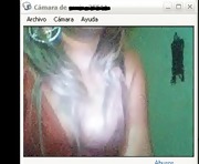 Mujer con cuerpazo se exhibe en webcam.