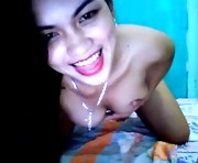 SEXY THAI GIRL PLAYS NAKED ON CAM