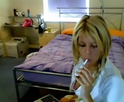 blonde webcam bitch masturbating